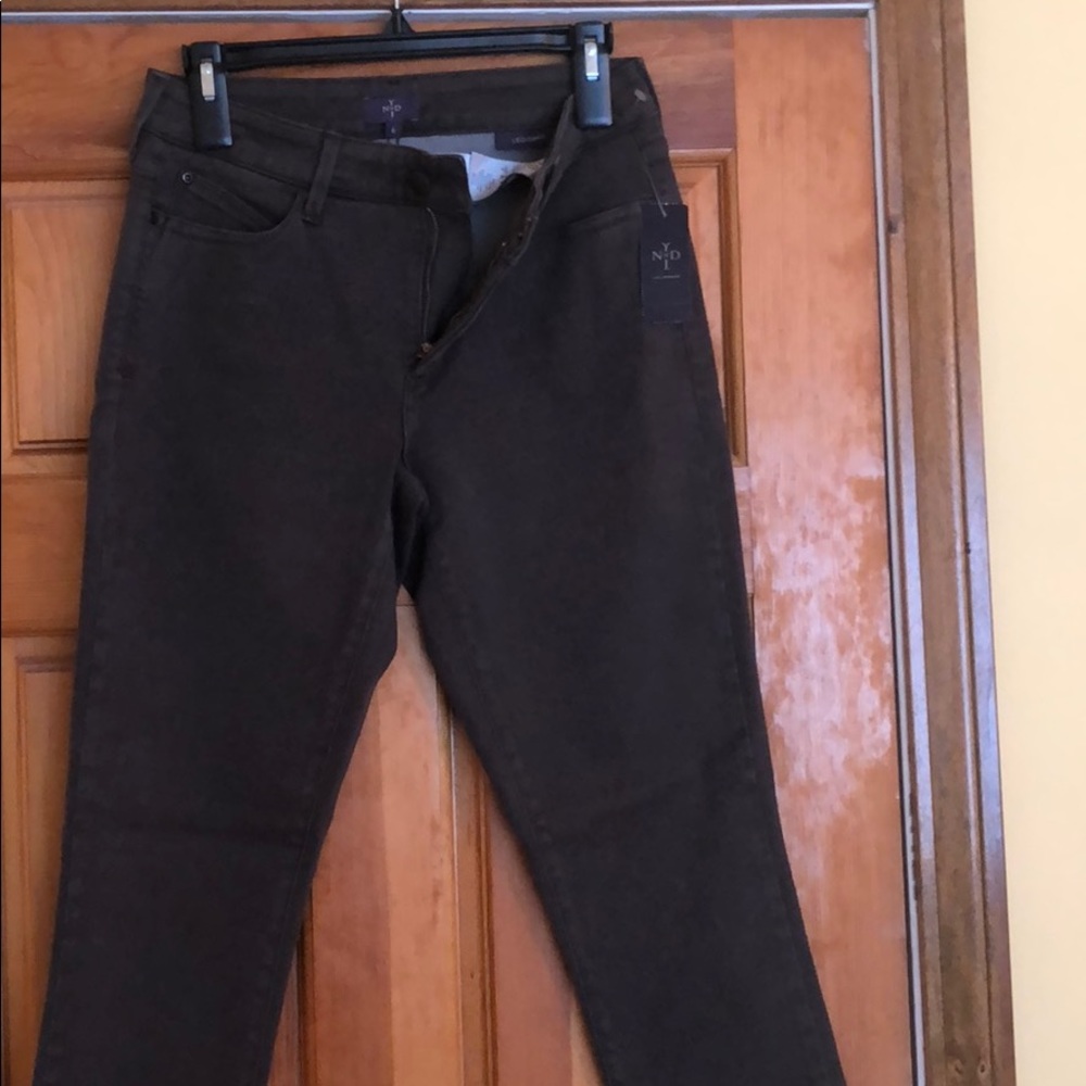 NYD, brand never worn tags on! Brown classic 5p